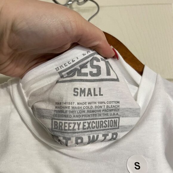 Breezy Excursion Mens NWOT White Long Sleeve B Graphic T-Shirt Size Small - Picture 6 of 8